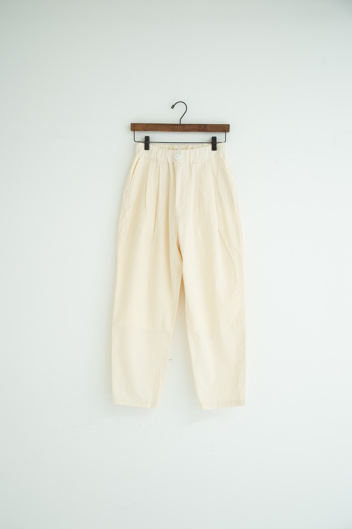 two-tuck wide pants Ivory