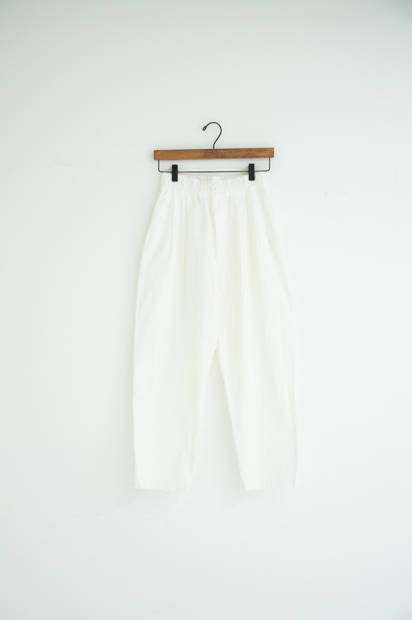 two-tuck wide pants white